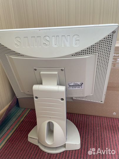 Монитор Samsung