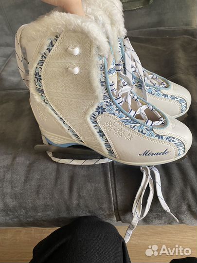 Коньки фигурные женские