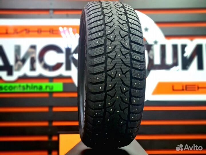 Royal Black Royal Stud 245/70 R16