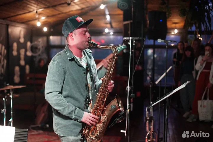 Саксофонист на мероприятие