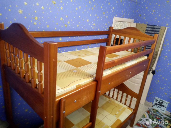 Кровать из массива дерева 2-х ярусная
