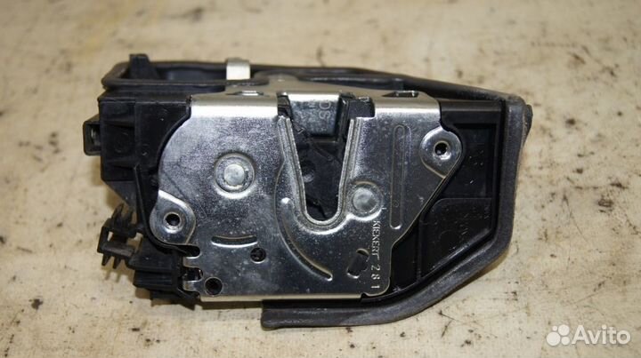 Замок двери (правый руль) FR BMW 520i F11