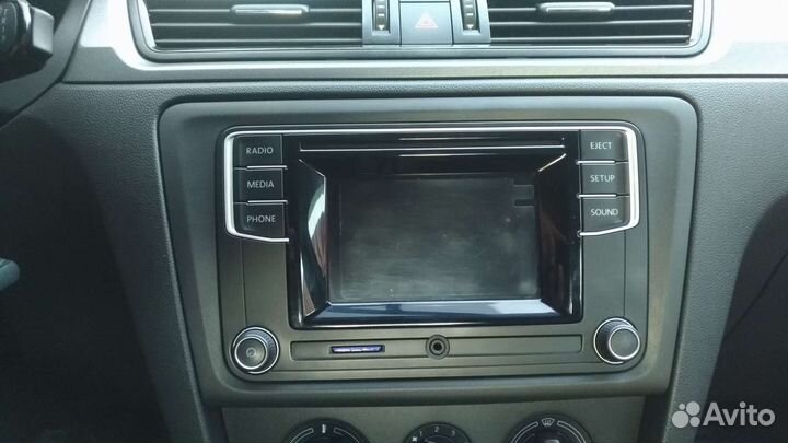 Штатная магнитола на volkswagen tiguan