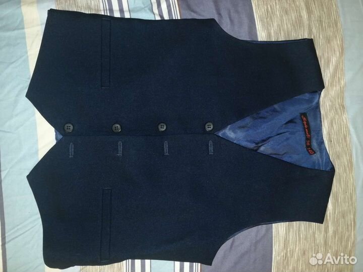 Жилетка для мальчика школьная новая