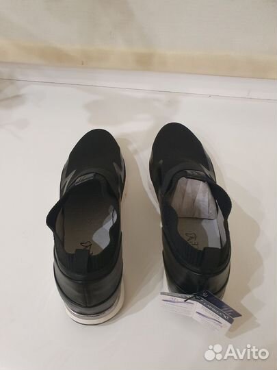 Кроссовки женские Caprice