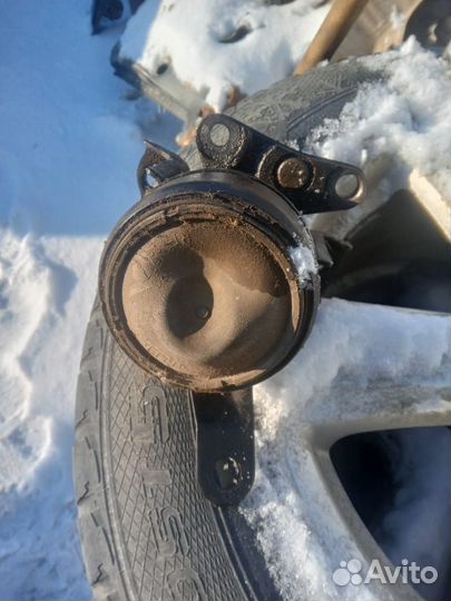 Опора (подушка) двс правая Тойота рав4 20 кузов