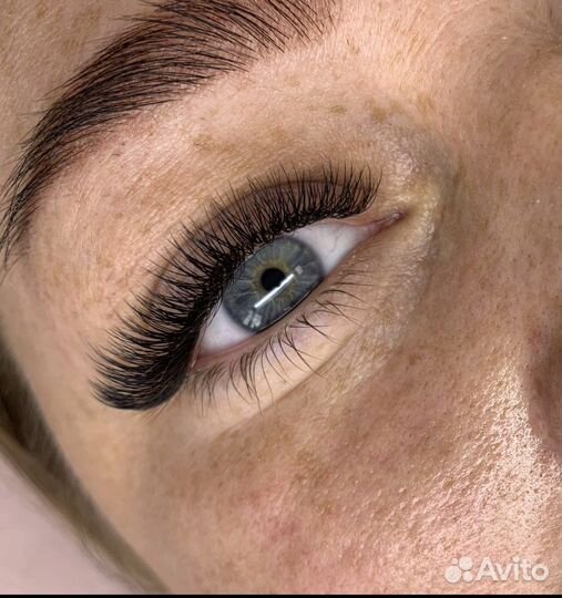 Наращивание ресниц, оформление бровей