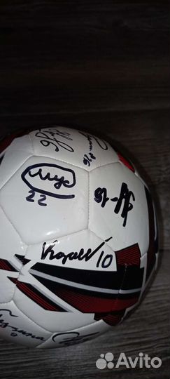 Футбольный мяч с автографом.к. Балтики