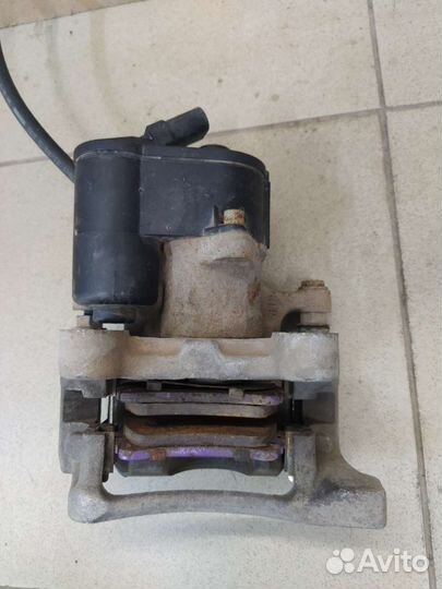 Суппорт тормозной задний левый Фольксваген Тигуан