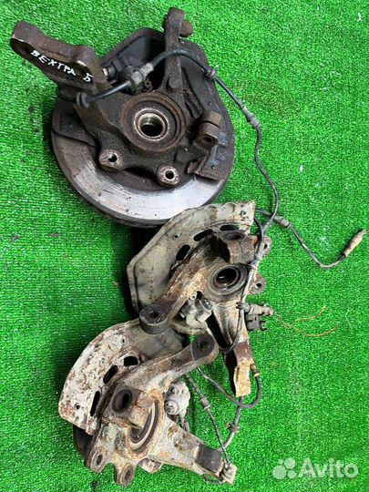 Кулак передний правый левый X18xe Opel Vectra B