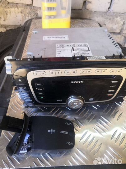 Автомагнитола Sony штатная на форд фокус