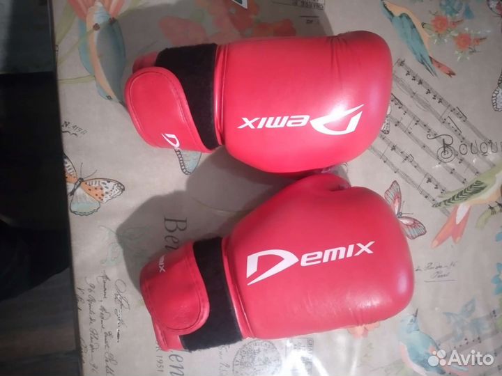 Защита голени,перчатки для бокса