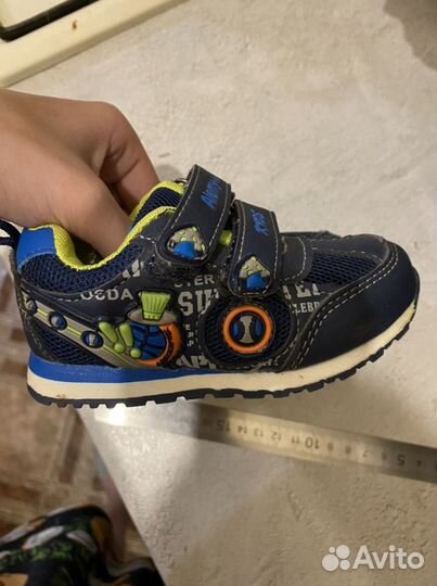 Детские кроссовки