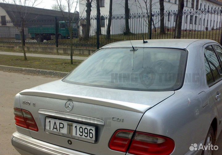 Спойлер на крышку багажника для Mercedes E w210 (F