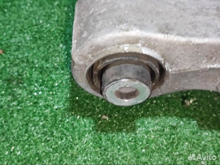 Рычаг задней подвески правый Mercedes-Benz