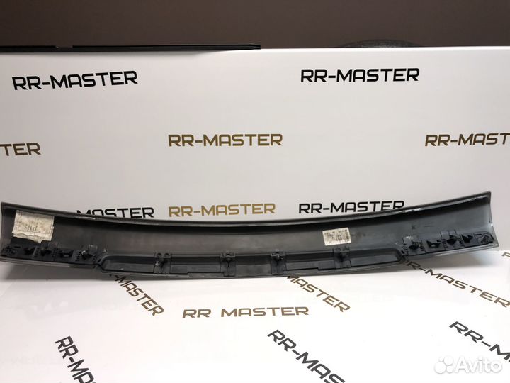 Накладка пятой двери Range Rover Sport 05-09