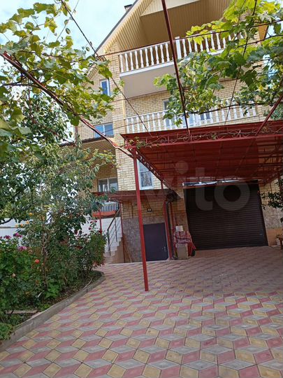 Дом 556 м² на участке 6 сот.