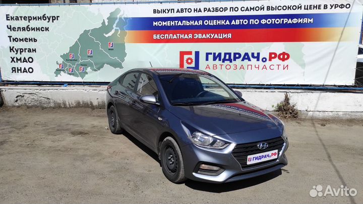 Повторитель на крыло правый белый Hyundai Solaris