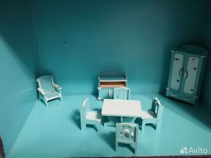 Кукольный домик с мебелью