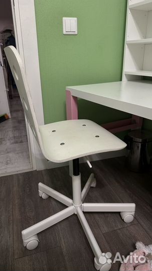 Письменный стол IKEA и стул