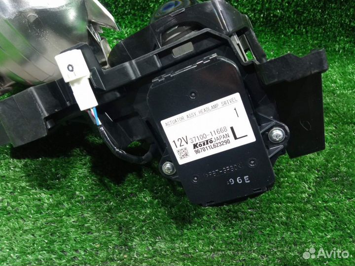 Линза фары Infiniti QX80 (17) с корректором б/у де