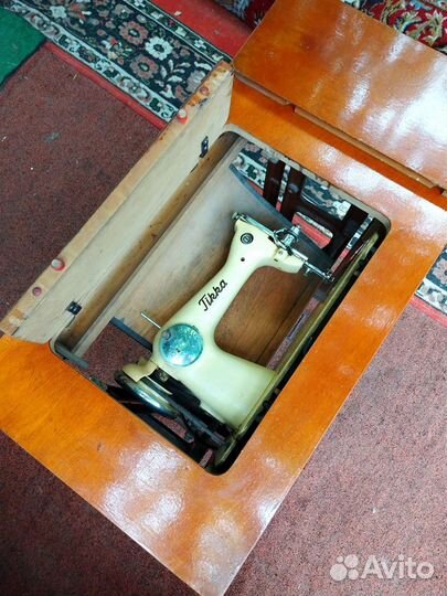 Швейная машина tikka