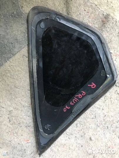 Стекло собачника на toyota prius ZVW30 2zrfxe