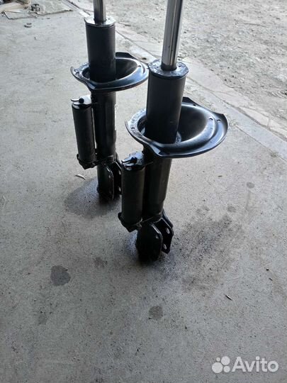 Продам стойки задний