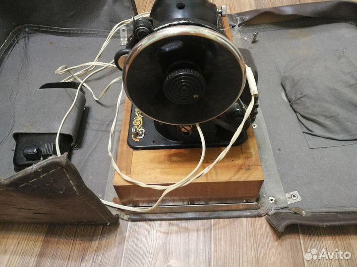 Швейная машина Подольск с электроприводом СССР