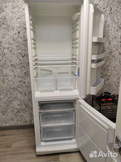 Холодильник indesit