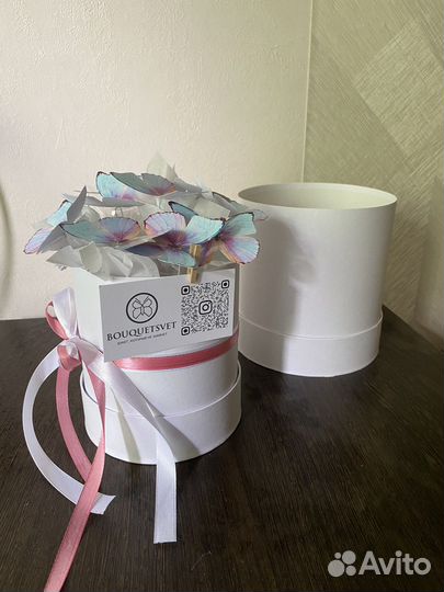 Бабочки в коробке подарок девушке маме