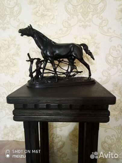 Конь у плетня. СССР. Чугун