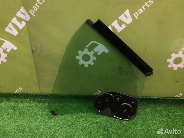 Стекло кузова левое Ford Mustang