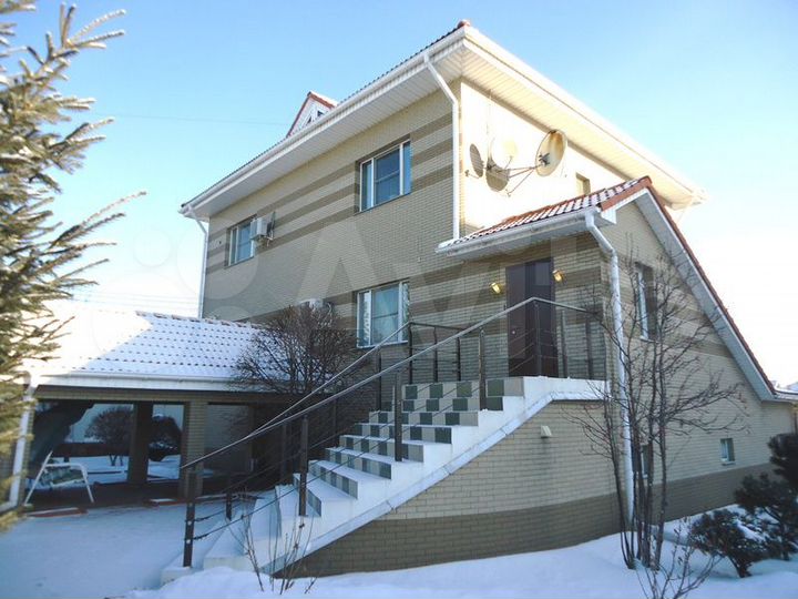 Коттедж 330 м² на участке 15 сот.