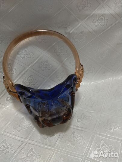 Ваза в виде корзины из цветного стекла СССР