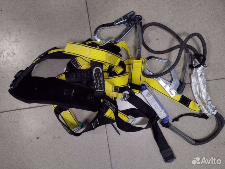 Страховочная привязь