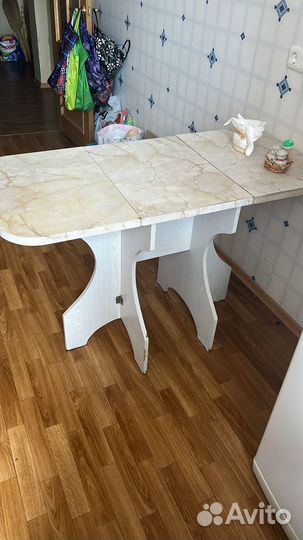 Стол обеденный