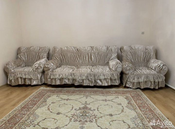 Чехлы на диван и два кресла