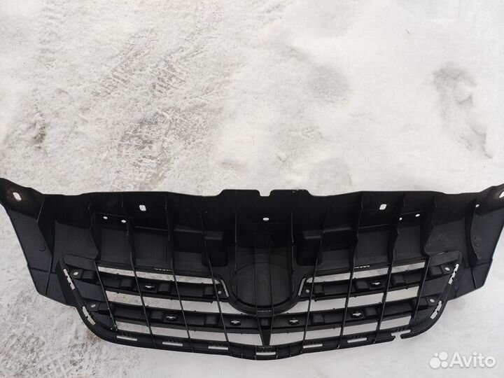 Решетка переднего бампера Toyota Corolla 150 дорес