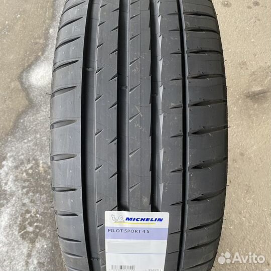 Michelin Pilot Sport 4 S 255/35 R21 98Y