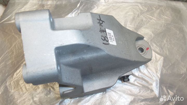 Крепление мотора Hyundai genesis g70 крепление