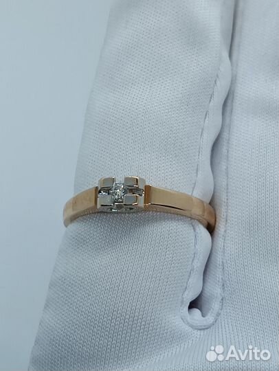 Кольцо с природным камнем Золото