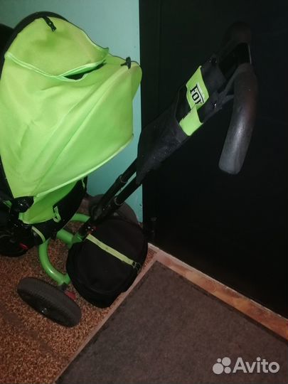 Трехколесный велосипед с ручкой