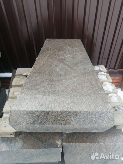 Гранитный камень