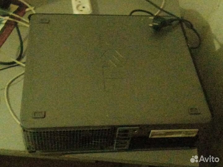 2 монитора 2 персональных компьютеров 2 двд