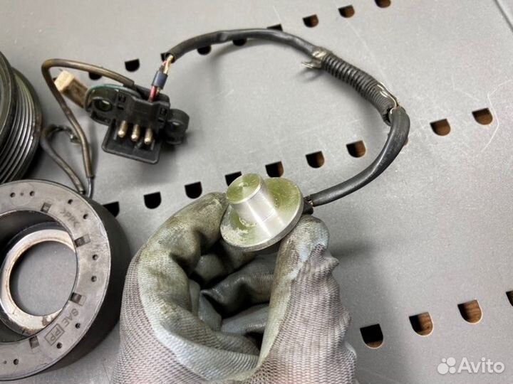 Шкив компрессора кондиционера Mercedes-Benz