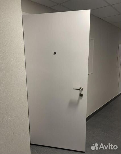 Дверь входная металлическая от застройщика
