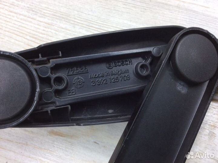 Поводок стеклоочистителя передний правый Mercedes