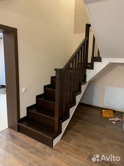 Ступени для лестниц и другие комплектующие О