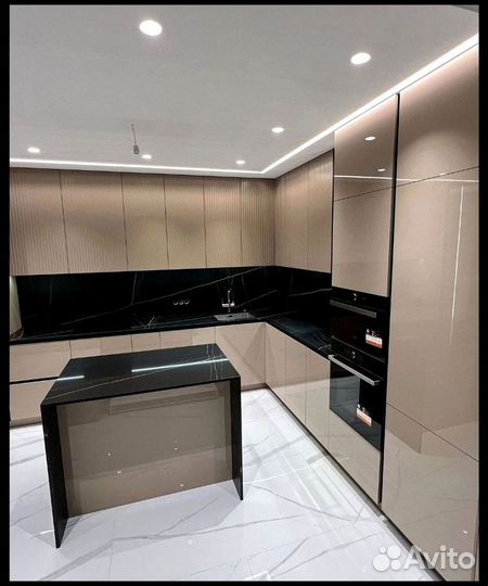 Кухонный гарнитур с подсветкой